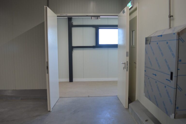 Proget dubbele branddeur in bedrijfshal van De Producent