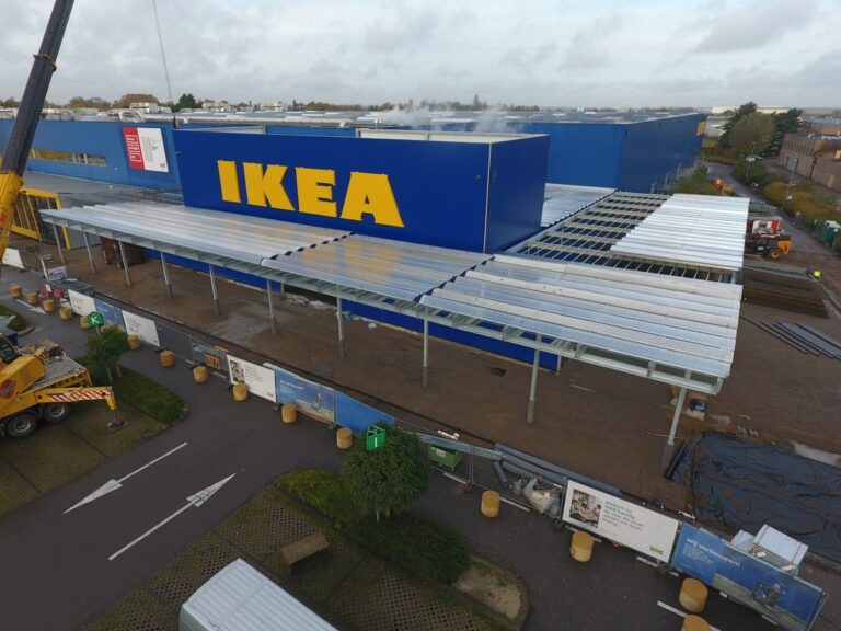Overkapping met Marlon ST kanaalplaten bij IKEA Zaventem