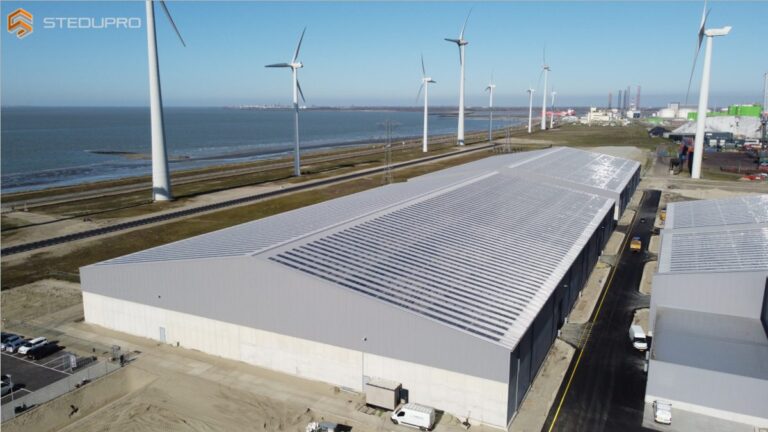 Bedrijfshal in Nieuwdorp met polycarbonaat dak