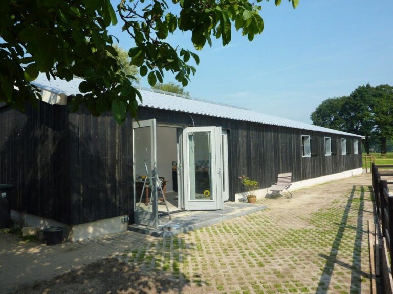 Projectfoto Paardenstal met lichtdoorlatend dak in Lochem
