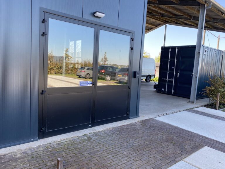 Dubbele aluminium glasdeuren in Roelofarendsveen