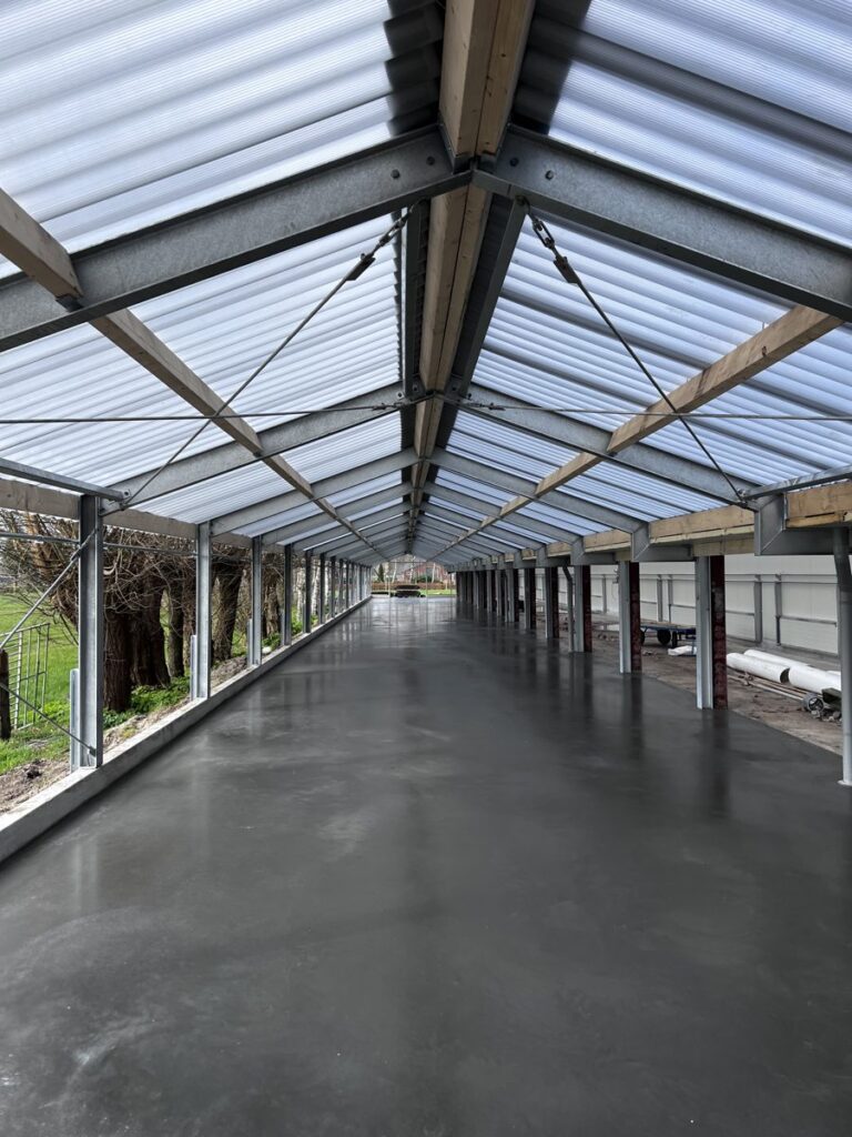 Projectfoto Stal met lichtdoorlatend dak in Wersen